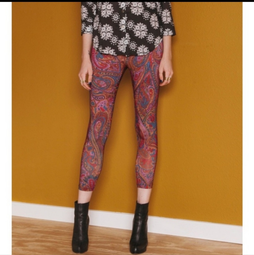 Novella Royale  Paisley Leggings Size Medium